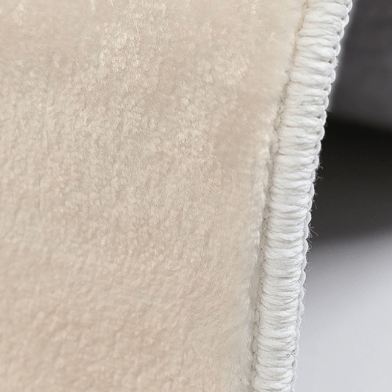 Tapis rond en polyester irrégulier — Velours dense, gros plan