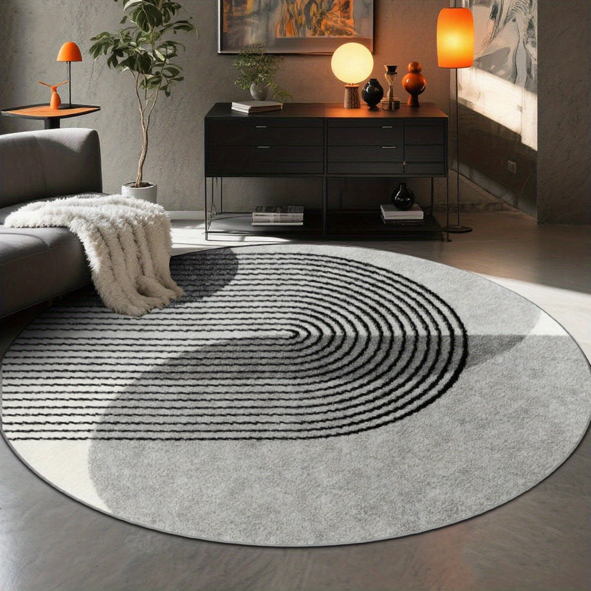 Grand tapis rond gris et noir à arcs concentriques en relief
