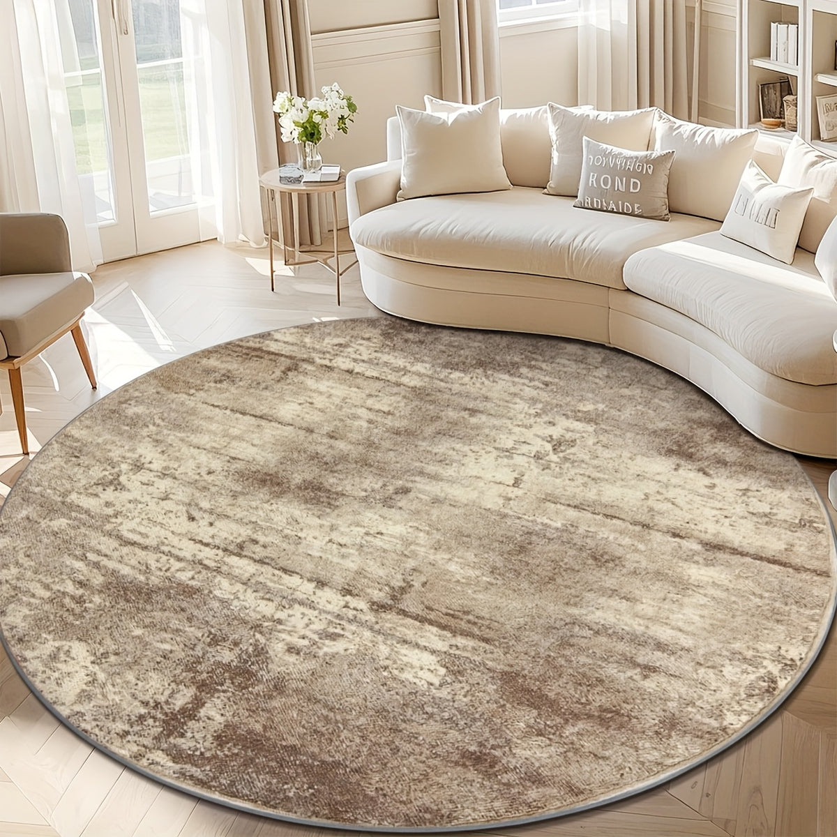 Tapis rond beige à effet vieilli, allure de tapis ancien