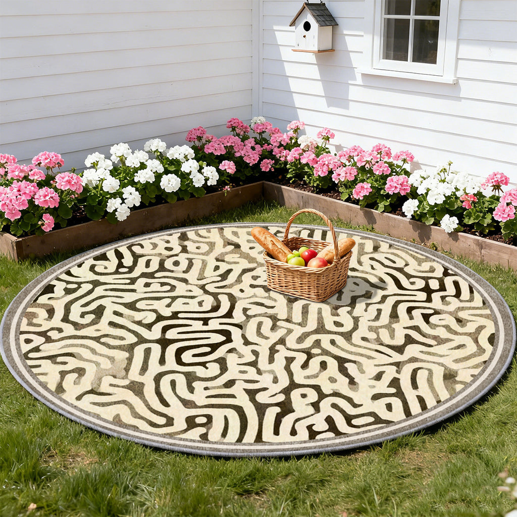 Tapis rond beige à labyrinthe crème sur fond brun foncé