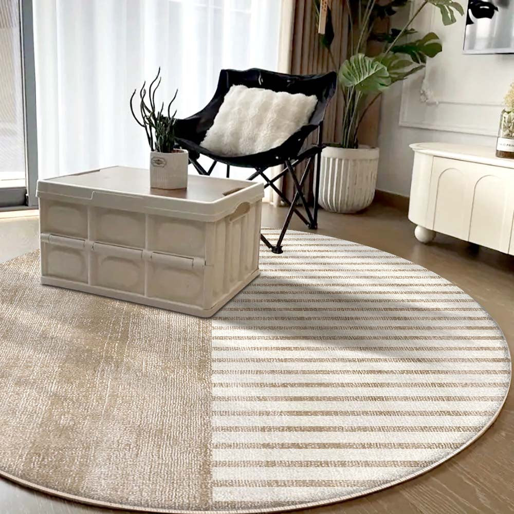 Tapis rond beige, une moitié chinée, une moitié rayée fine