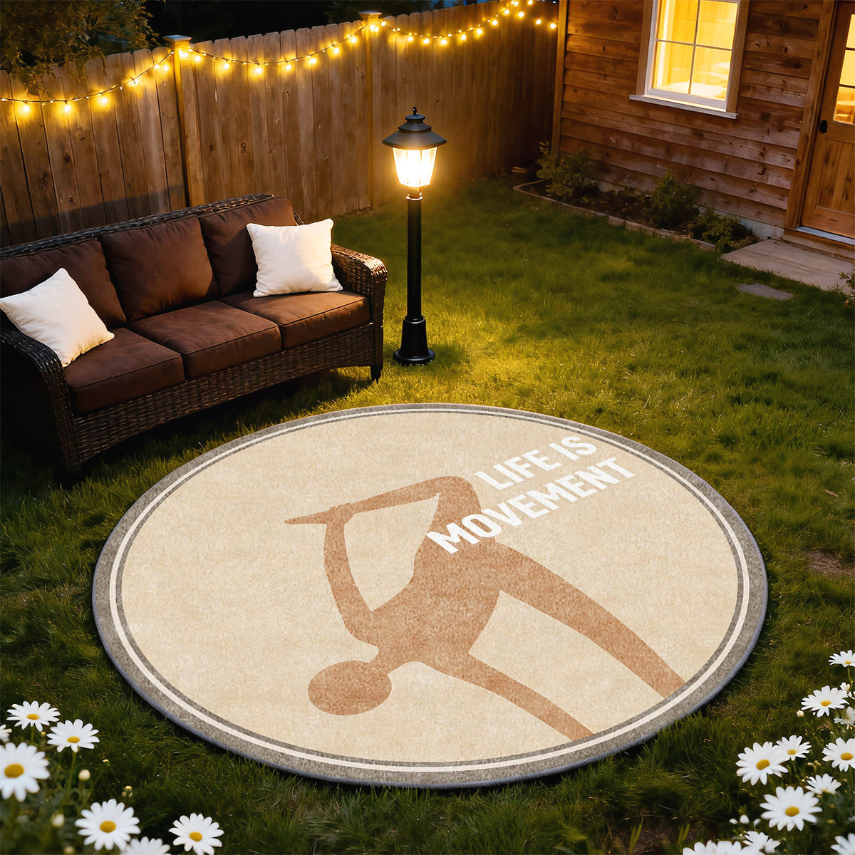Tapis rond beige à silhouette de yoga et lettrage contrasté