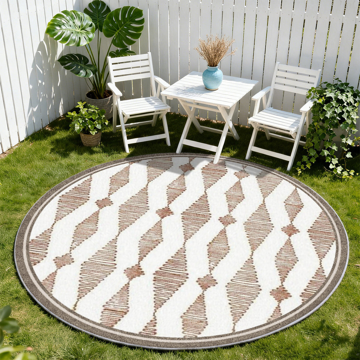 Tapis rond berbère blanc à losanges terre cuite dessinés