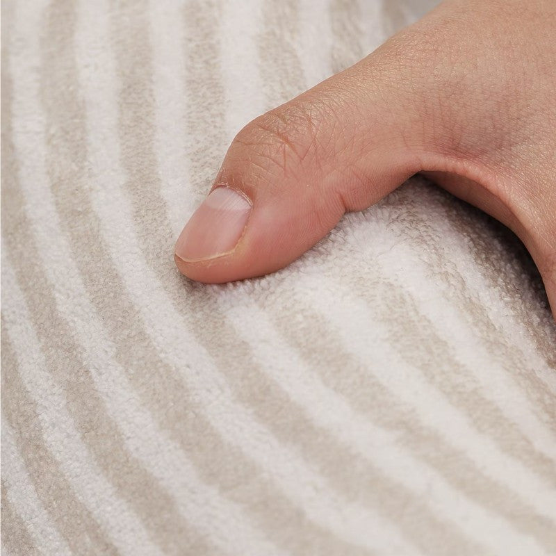 Tapis rond blanc et noir à rayures courbes, velours 10 mm