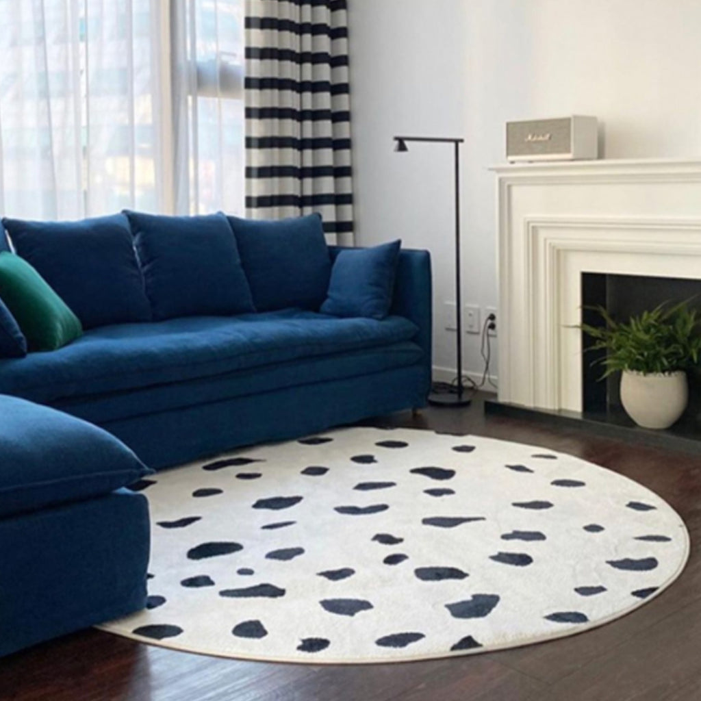 Tapis rond blanc à taches de vache noires, deux diamètres