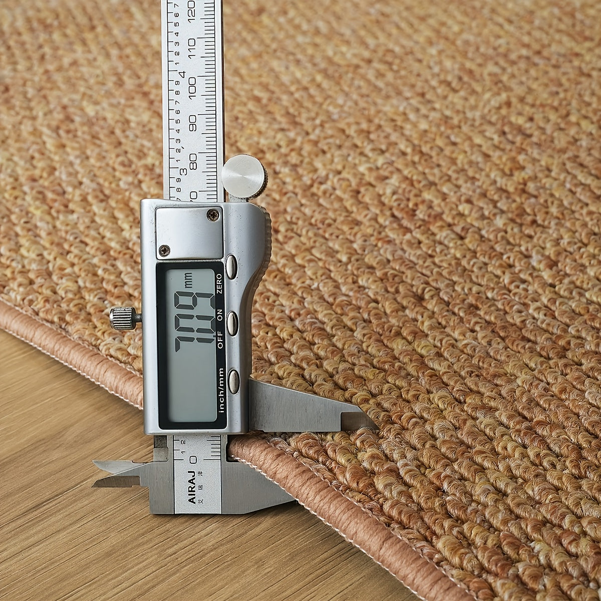 Tapis rond camel à texture bouclée pour terrasse et salon