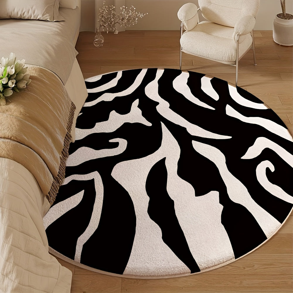 Tapis rond crème traversé de larges vagues noires tissées