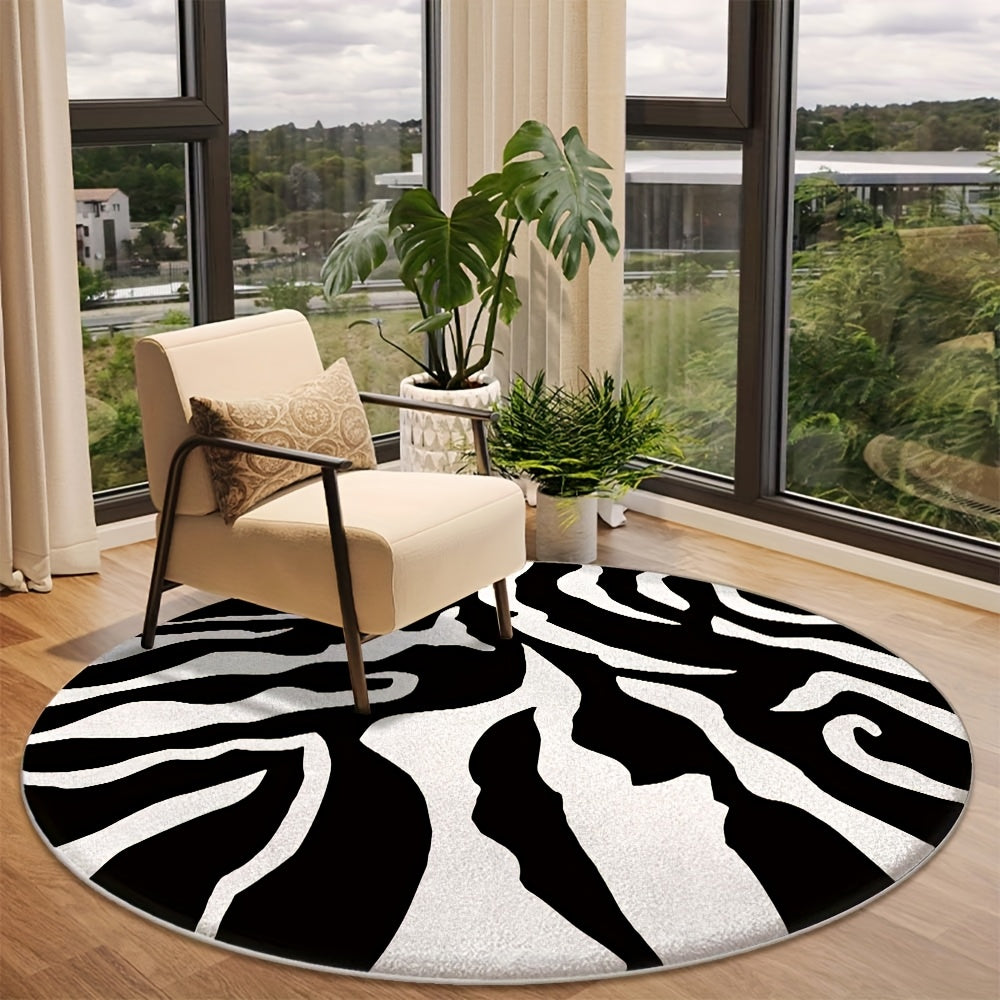 Tapis rond crème traversé de larges vagues noires tissées