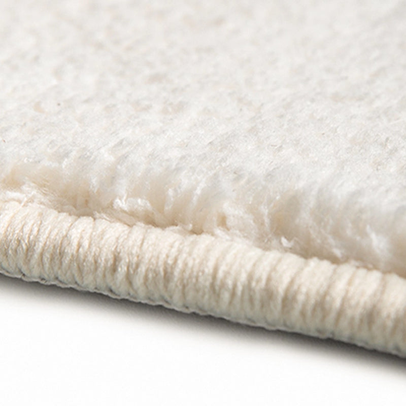 Tapis rond crème à teckel en pull, bordure à traits bruns
