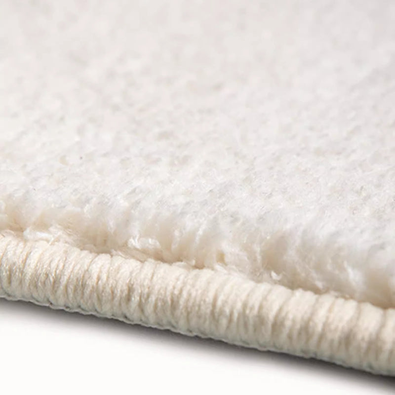 Tapis rond crème à teckel en pull, bordure à traits bruns
