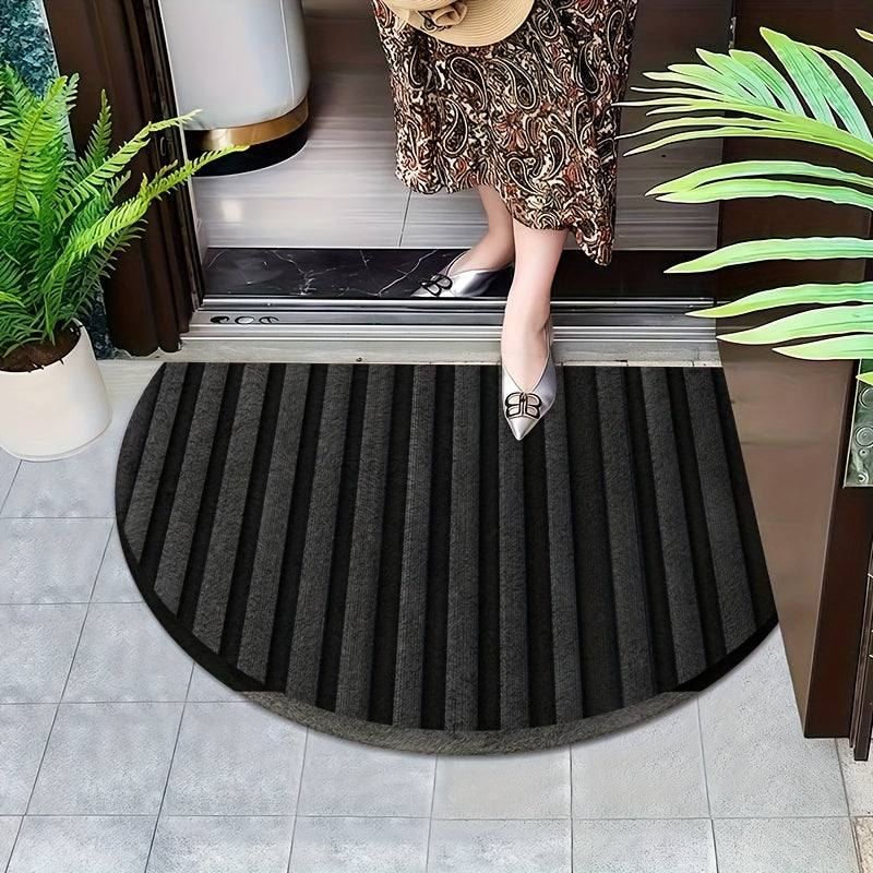Tapis rond demi-lune gris foncé rayé, intérieur et extérieur