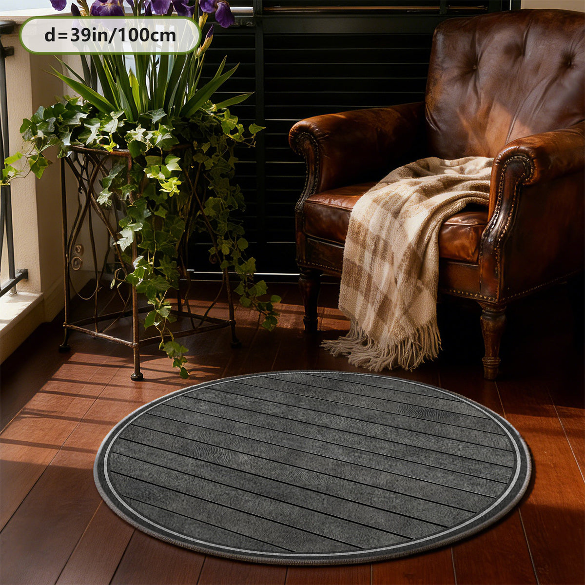 Tapis rond gris anthracite à lames de bois rayées en biais
