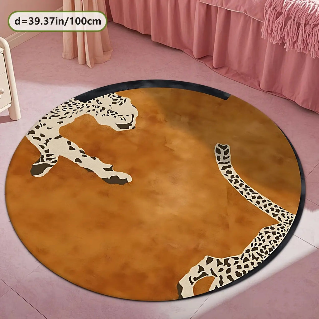 Tapis rond motif léopard ocre, velours à bord bleu nuit