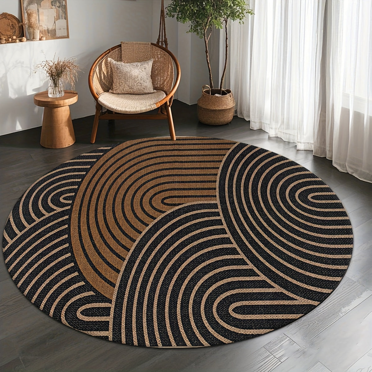 Tapis rond mi-noir et mi-camel, trois arcs emboîtés rayés