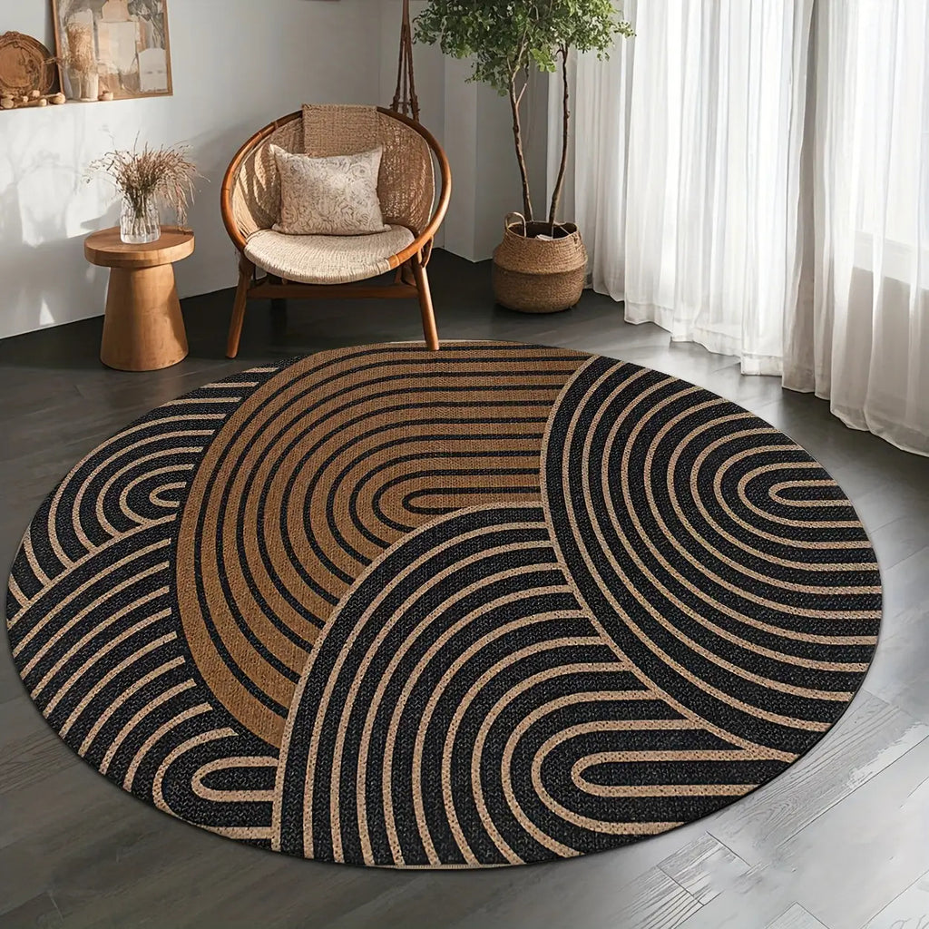 Tapis rond mi-noir et mi-camel, trois arcs emboîtés rayés