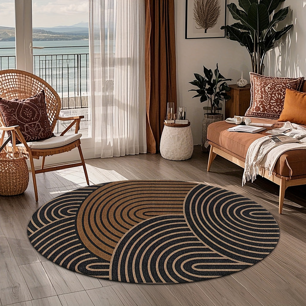 Tapis rond mi-noir et mi-camel, trois arcs emboîtés rayés