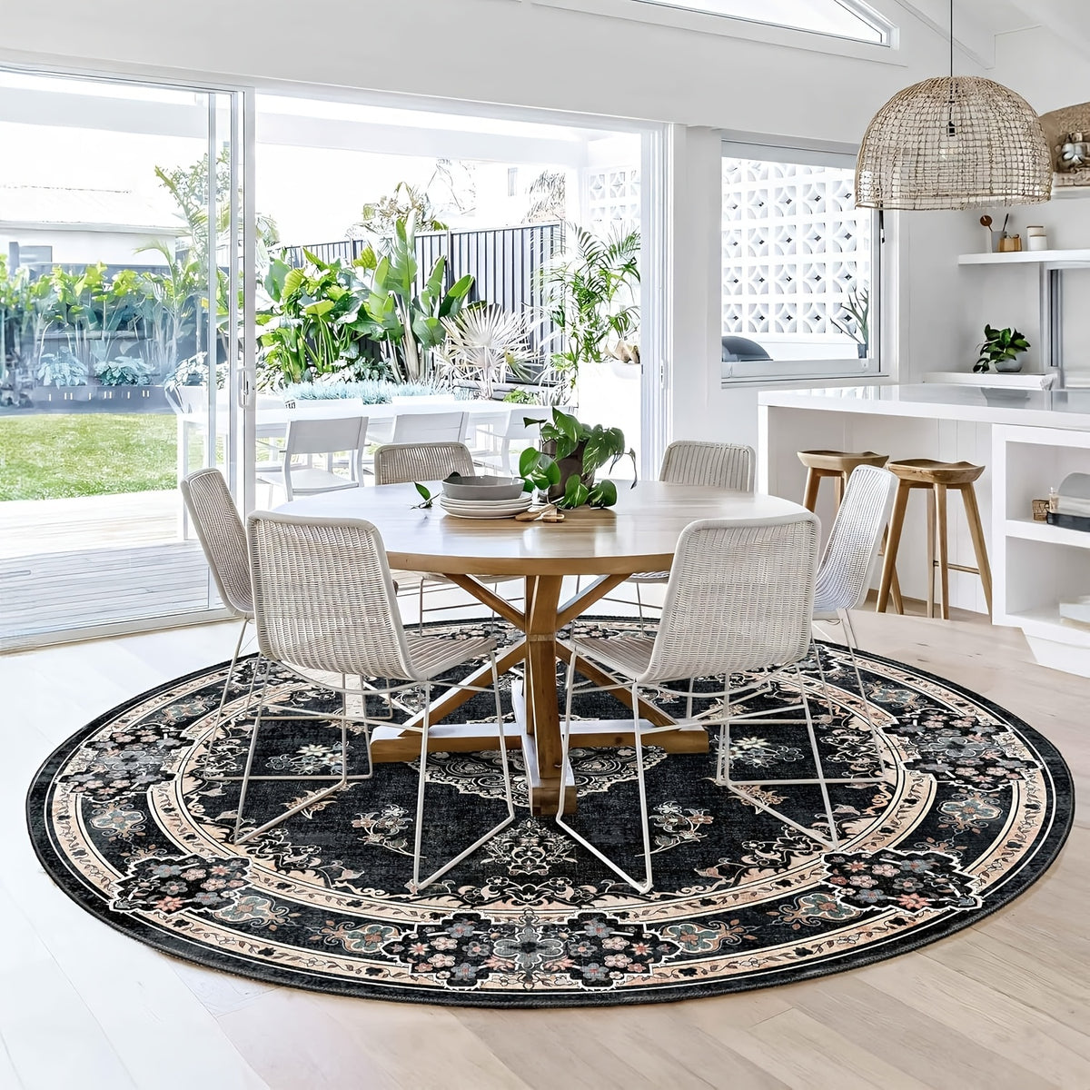 Tapis rond noir oriental, médaillon cachemire et fleurs