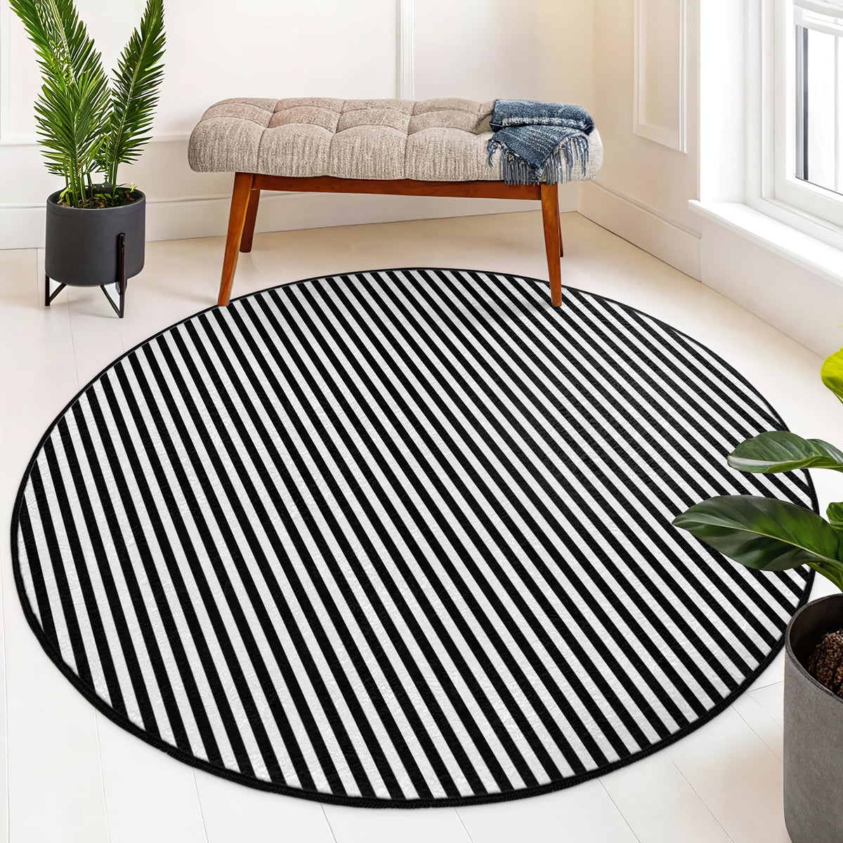 Tapis rond à rayures obliques noires et blanches, Ø 180 cm