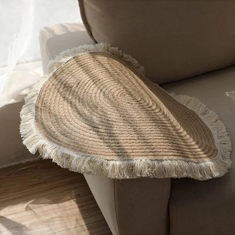 Tapis rond en rotin tressé main, franges écrues au bord