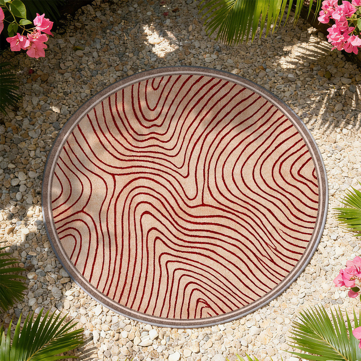 Tapis rond sable à vagues rouge profond en courbes tracées