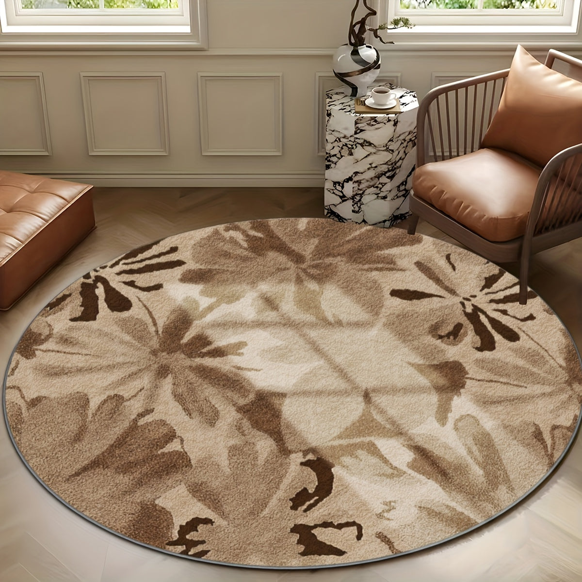Tapis rond beige aux grandes feuilles brunes, sept formats