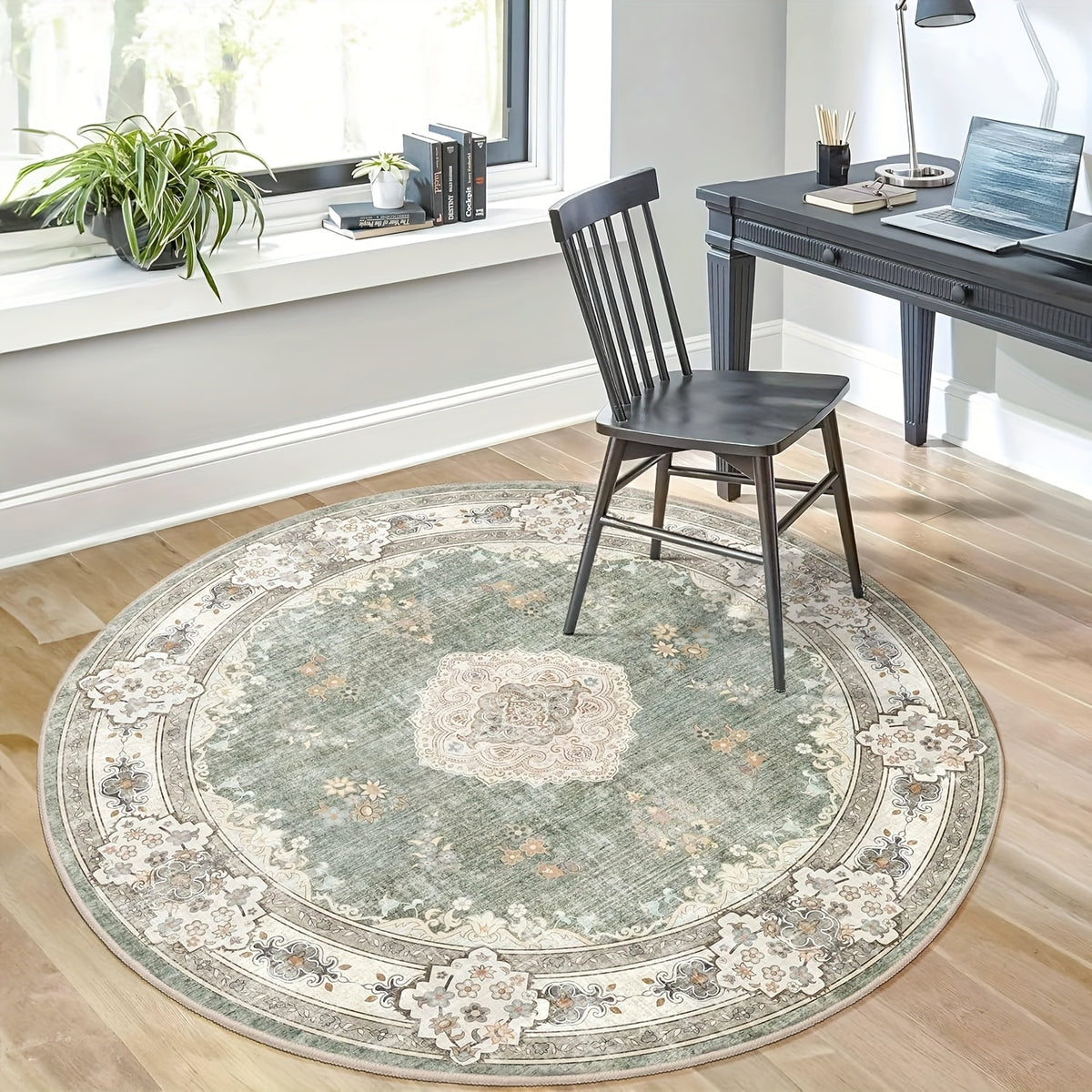 Tapis rond vert sauge, médaillon persan délavé et bordure florale