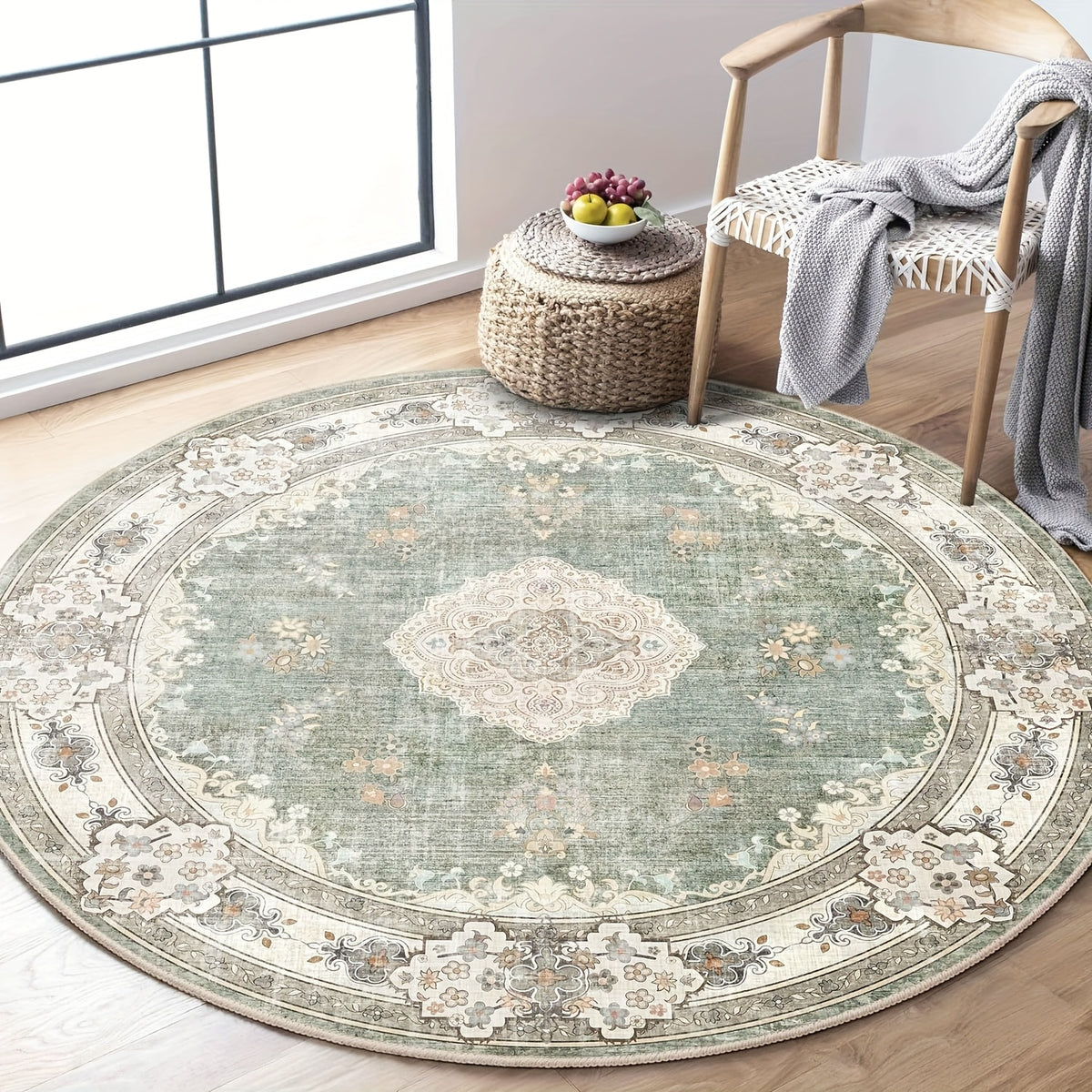 Tapis rond vert sauge, médaillon persan délavé et bordure florale
